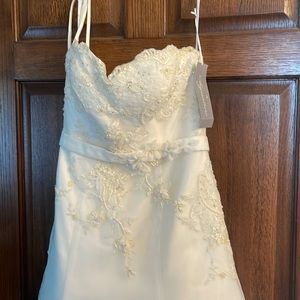 NWT Size 12 Kristie Kelly Signature Wedding dress